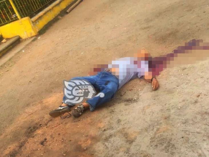 Asesinan a agricultores mientras esperaban transporte en Acayucan