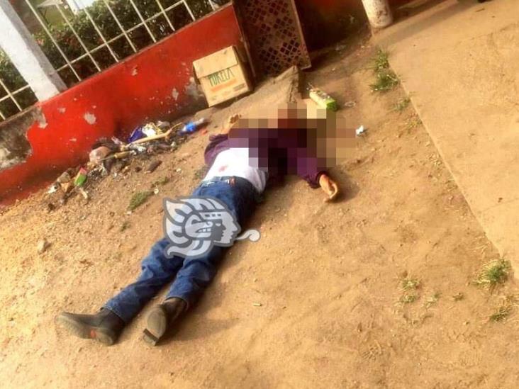 Asesinan a agricultores mientras esperaban transporte en Acayucan