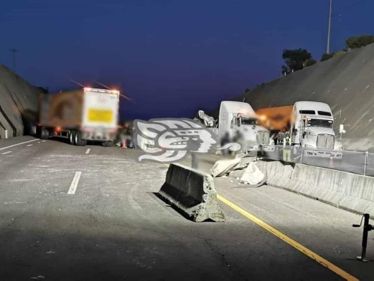 Muere trailero al volcar en la carretera Las Vigas-Perote