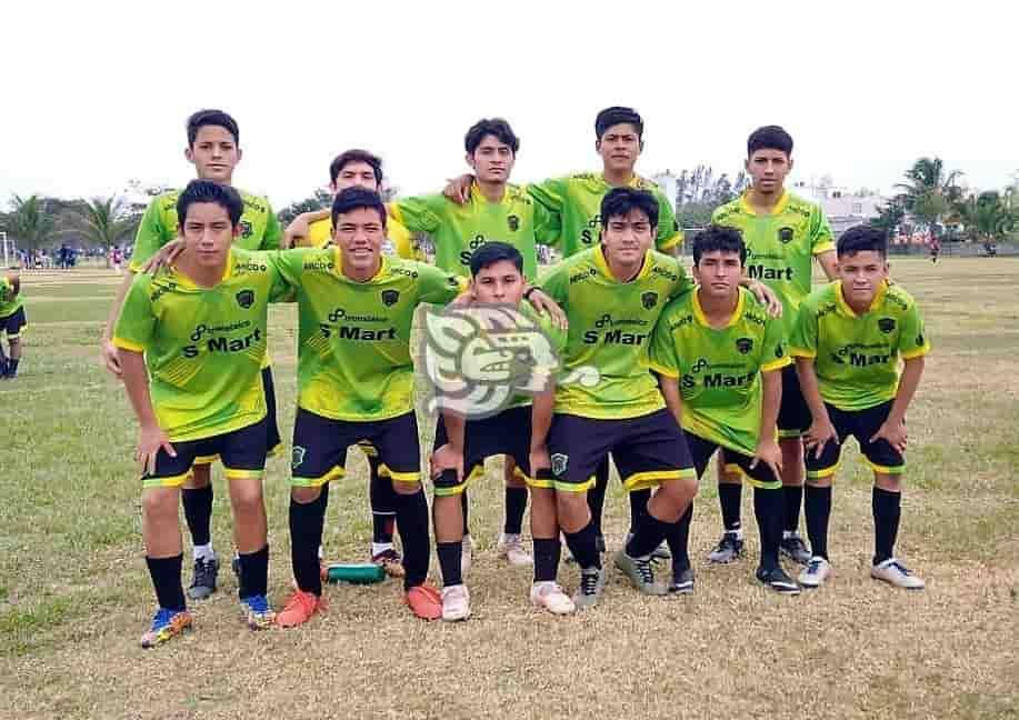 Lluvia de fútbol en varias sedes