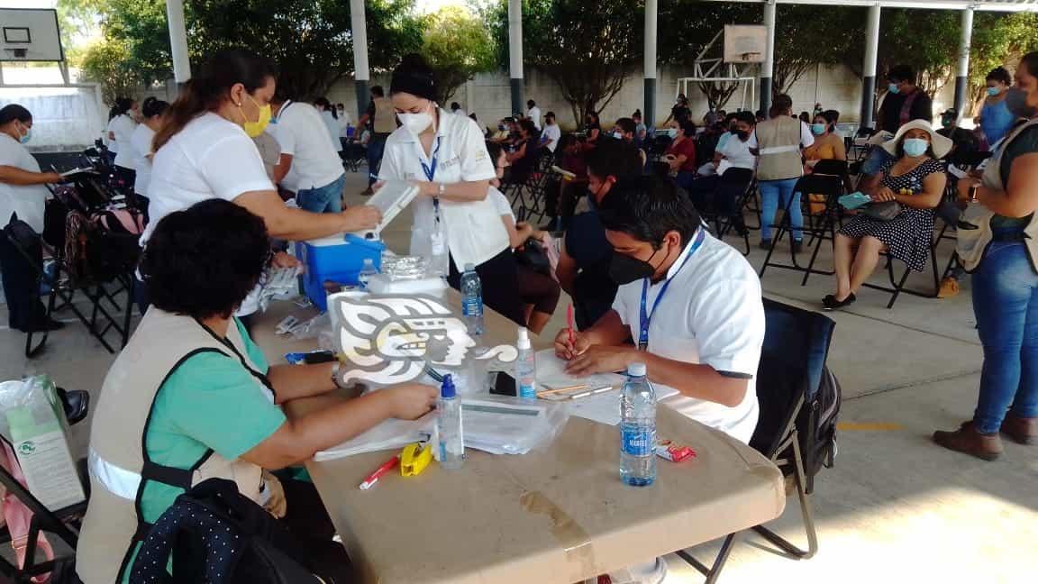 Más de cuatro mil acudieron a recibir refuerzo en Cosoleacaque