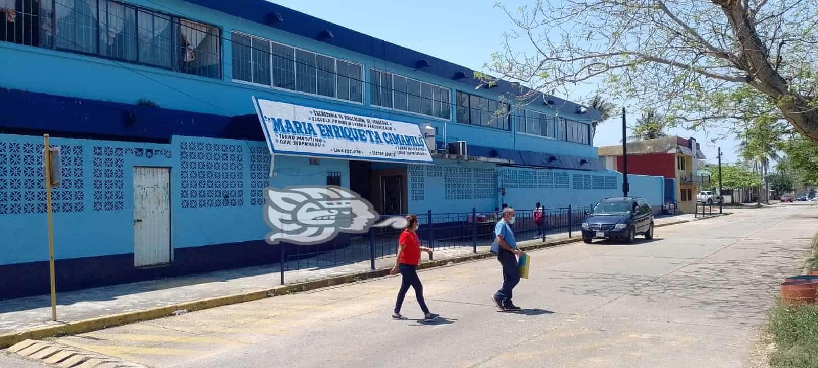 Más escuelas de Coatzacoalcos recibirán escrituras