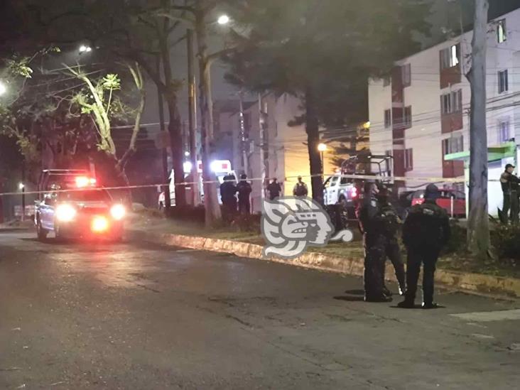 Despliegue policiaco en Xalapa; sujeto arroja granada