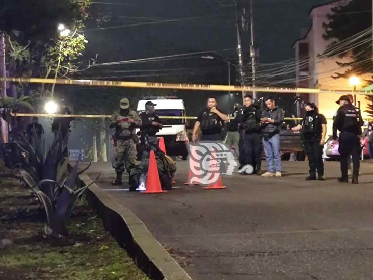 Despliegue policiaco en Xalapa; sujeto arroja granada