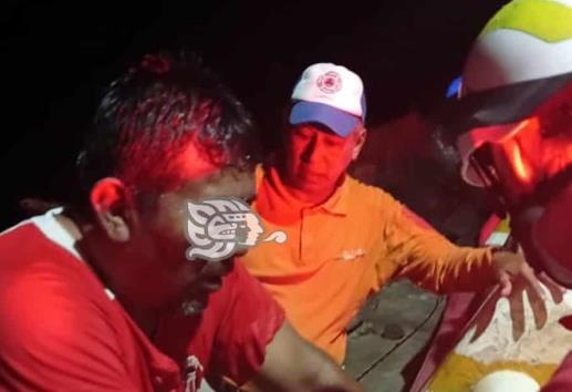 Hombre cae al mar cerca de Las Escolleras en Coatzacoalcos; PC lo auxilia