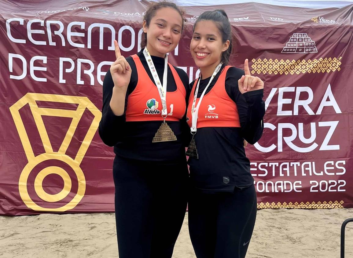 Keslee Olvera y Silvana Ventura conquistan Estatal de Voleibol