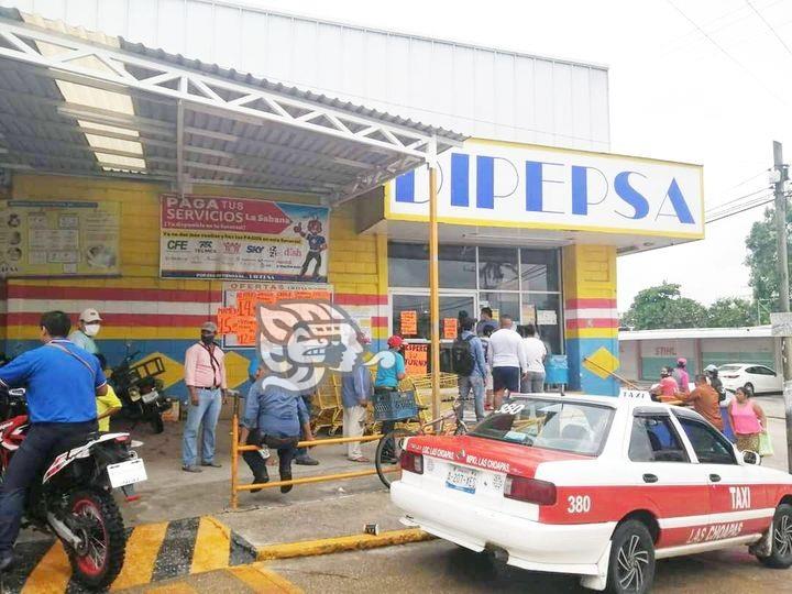 Sorprenden a dos robando en centro comercial de Las Choapas