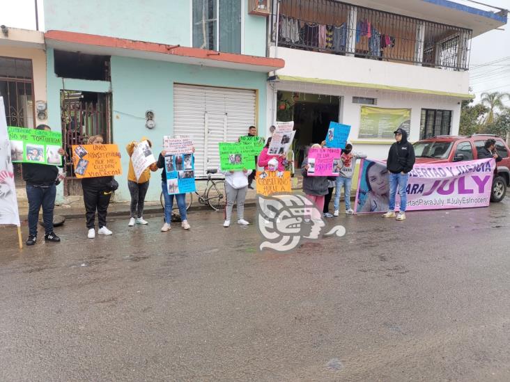 FGE no actúa contra familiar de rectora porque es rica; exigen liberar a July N