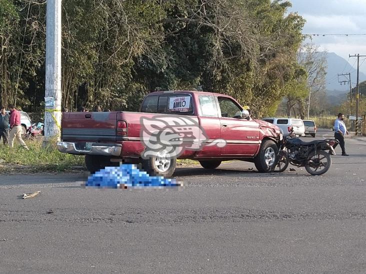 Choque entre auto y motocicleta deja un fallecido en Yanga