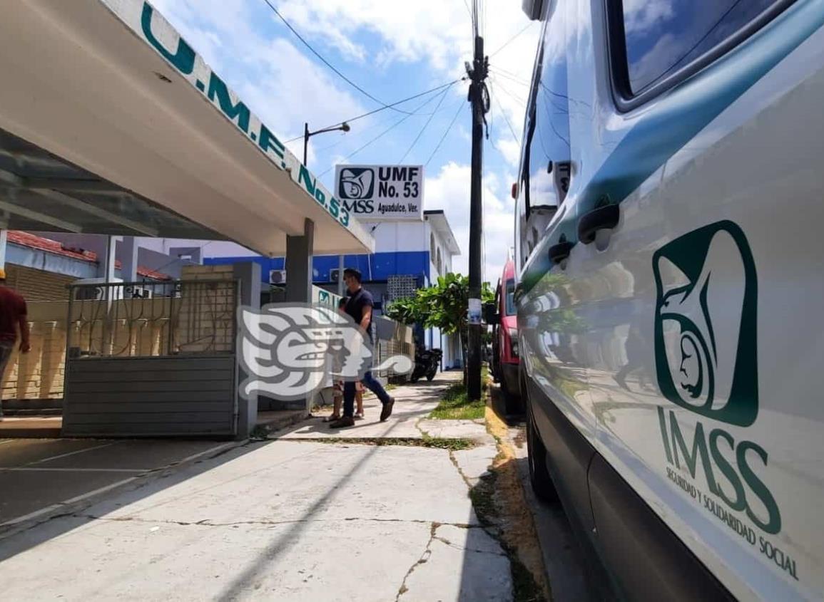 Se quejan del pésimo servicio en el IMSS de Agua Dulce