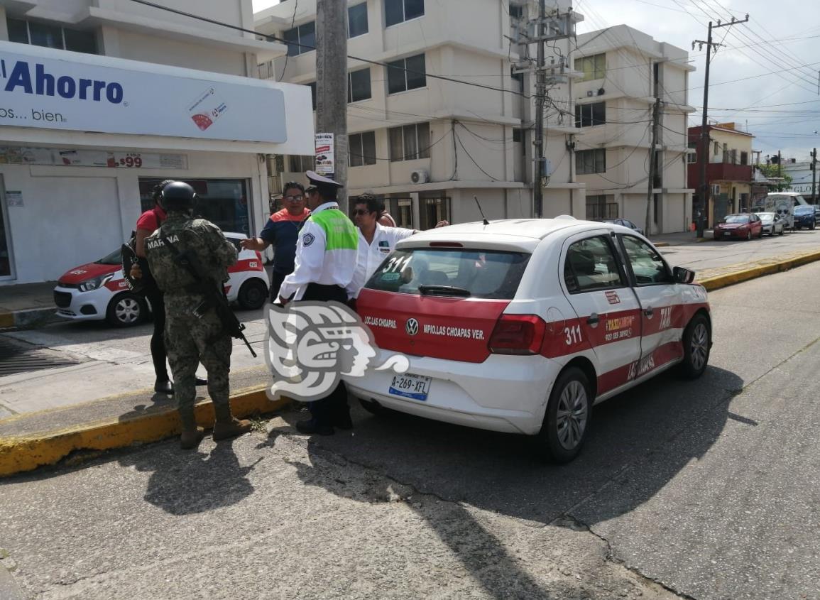 Colisionan taxis en el centro de Coatzacoalcos; dos lesionados