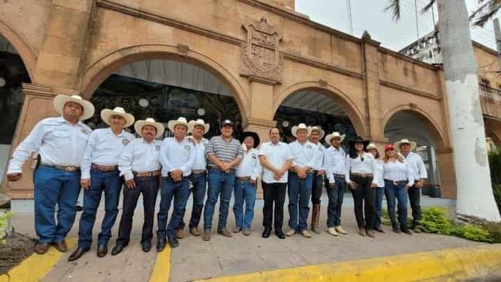 Jinetes se preparan para la Magna Cabalgata de la Mexicanidad