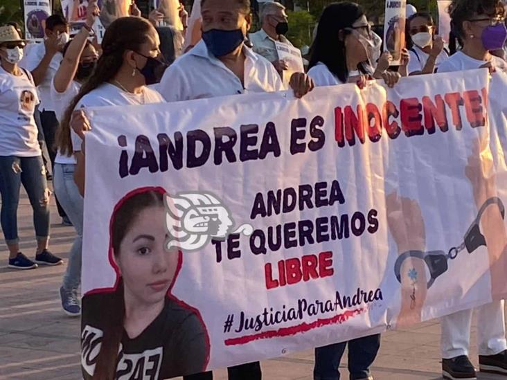 Piden juicio justo para Andrea; exigen su liberación