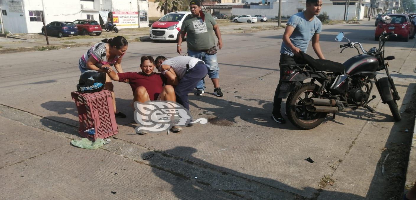 Motociclista lesionado en choque en la colonia Vistalmar