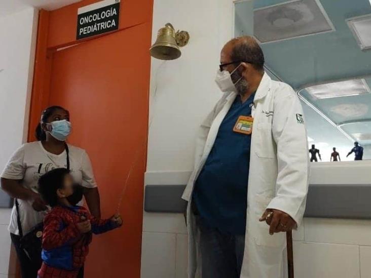 ¡Héroe! Aarón ganó la batalla contra la leucemia en IMSS 36 de Coatzacoalcos