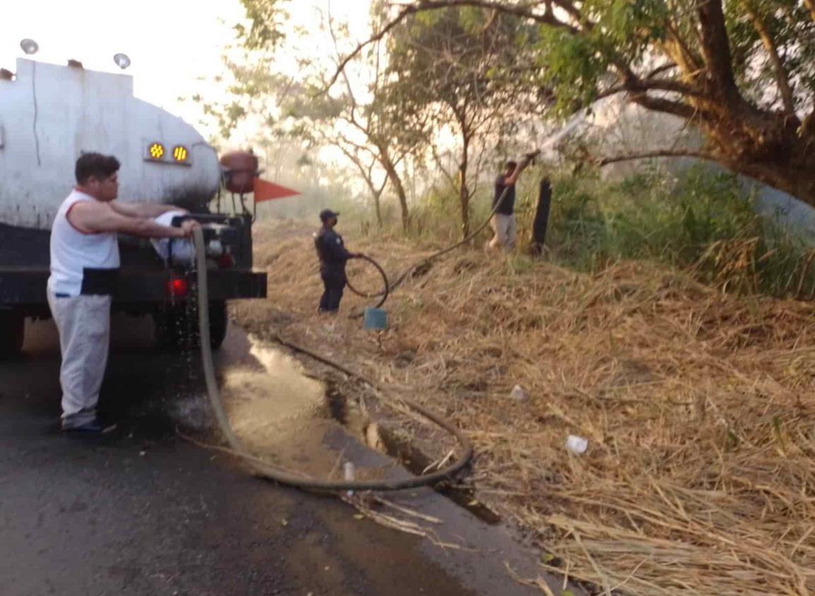 En Nanchital intensifican labores contra quema de pastizales