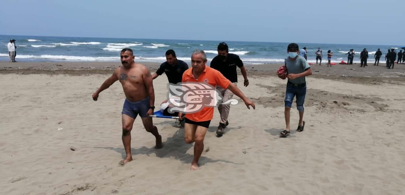 Tres turistas de la CDMX casi se ahogan en la playa de Coatzacoalcos