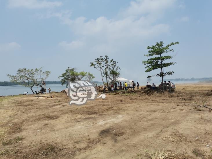 Acondicionan la playita para que nanchitecos disfruten vacaciones
