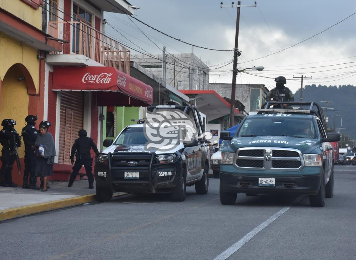 Comando ingresa a Comandancia de Escobedo; se llevan a dos