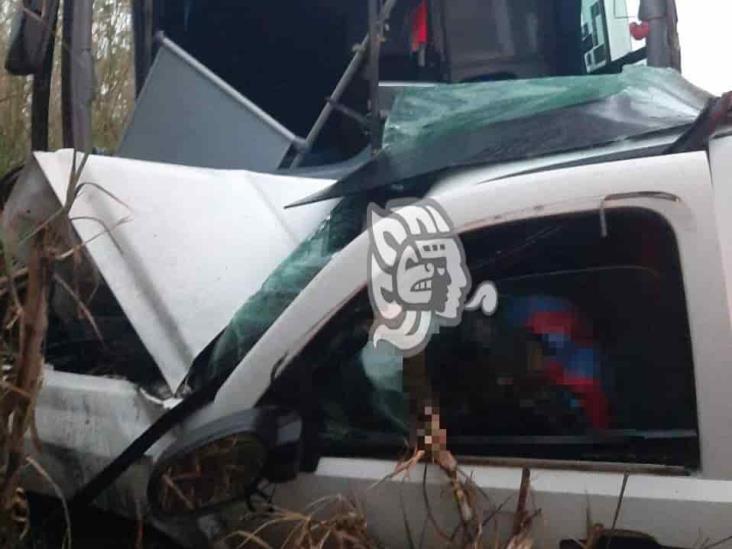 Chocan autobús y camioneta en la Omealca-Tezonapa; hay 3 muertos y 10 heridos