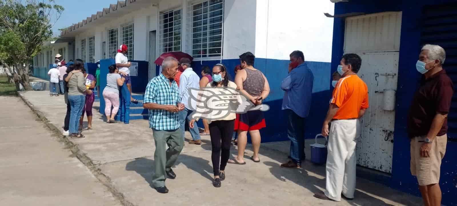 Gran afluencia en instalaciones de la primaria José María Morelos y Pavón