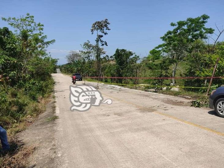 Deslaves y grietas en carretera Las Choapas-Cerro de Nanchital