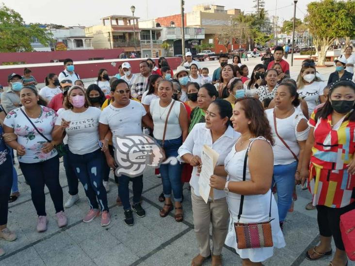 Entregan constancias a agentes y subagentes de Coatzacoalcos