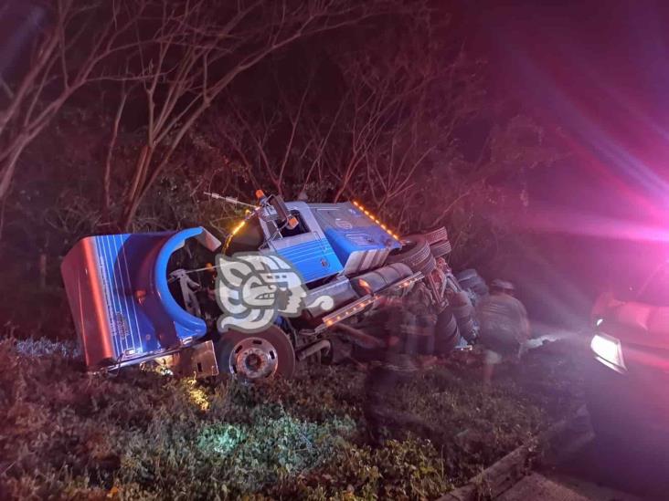 Dos volcaduras en autopista La Tinaja-Cosoleacaque