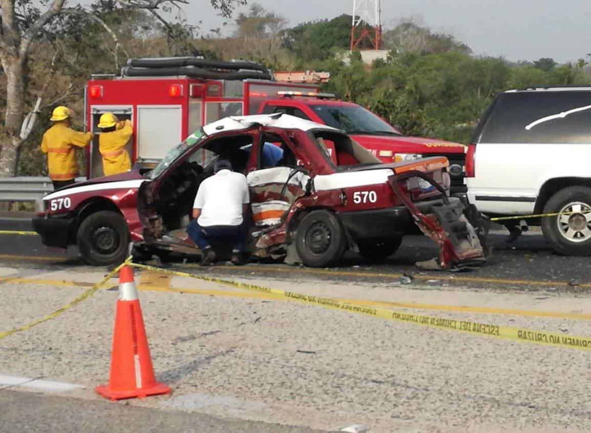 ¡Por mal maniobra! Taxista muere en accidente sobre la autopista México-Tuxpan