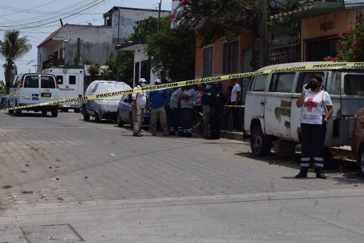 Flotando en la pileta de su casa hallan muertos a una mujer y dos menores