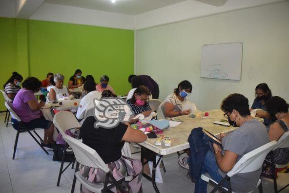 Nanchitecos aprovechan talleres que se imparten en Casa de Cultura 