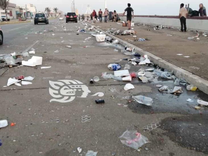 Casi una tonelada de basura dejan en el Malecón tras fiesta masiva