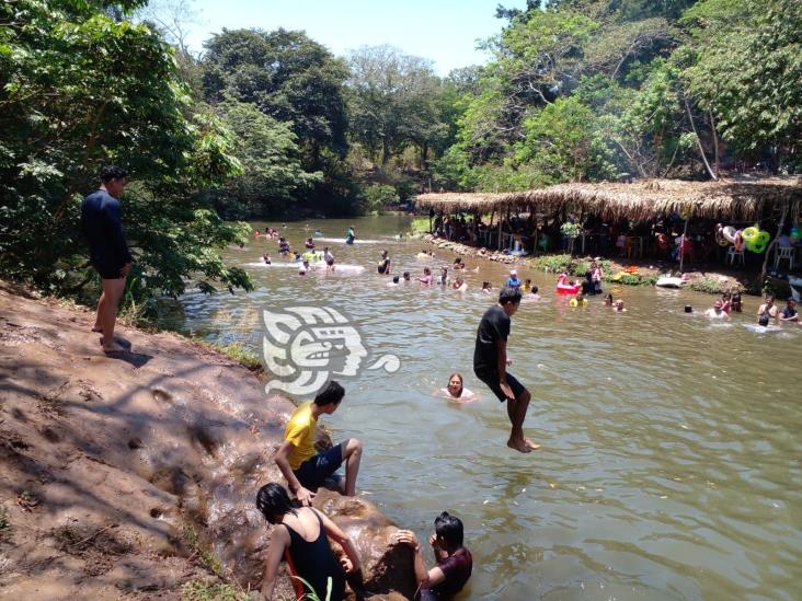 Abarrotan balnearios este ‘Domingo de Resurrección’ en el sur