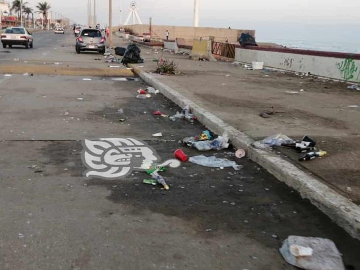 Casi una tonelada de basura dejan en el Malecón tras fiesta masiva