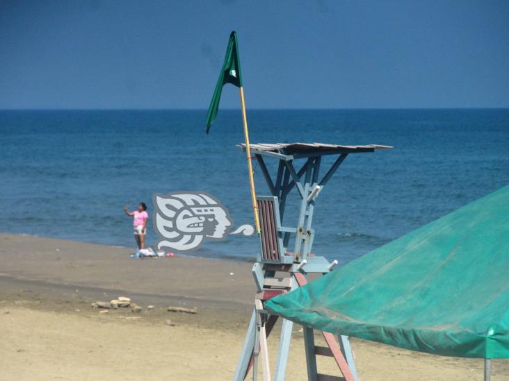 Porteños y foráneos continúan disfrutando las playas de Coatzacoalcos