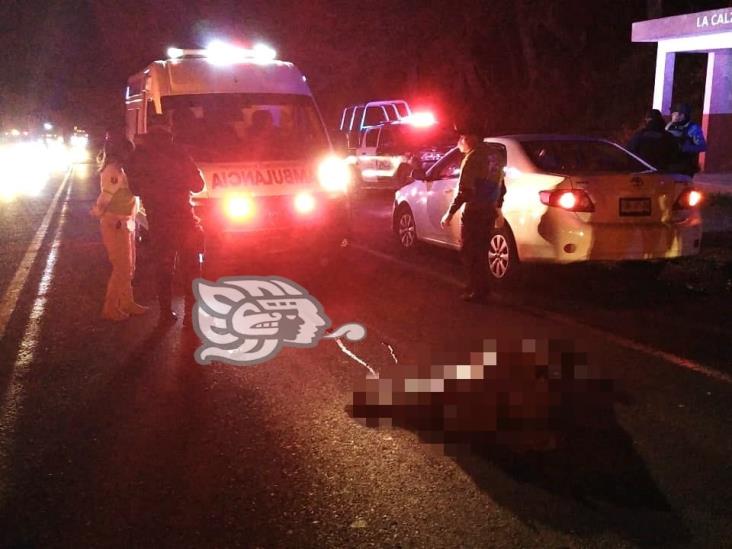 Sexagenario muere arrollado por auto en Acajete