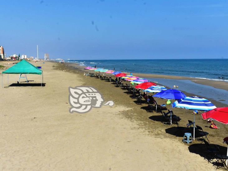 Porteños y foráneos continúan disfrutando las playas de Coatzacoalcos