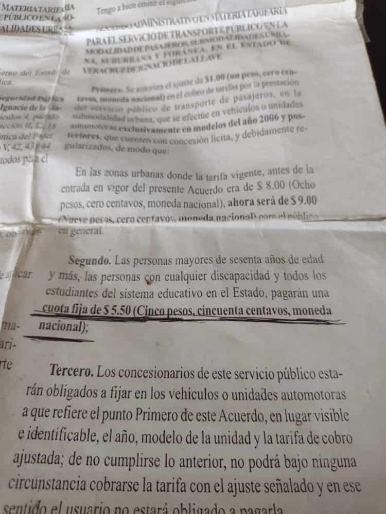 ¡Se ampara en la Ley! Adulta mayor exige cobro de $5.50 en camiones de Veracruz