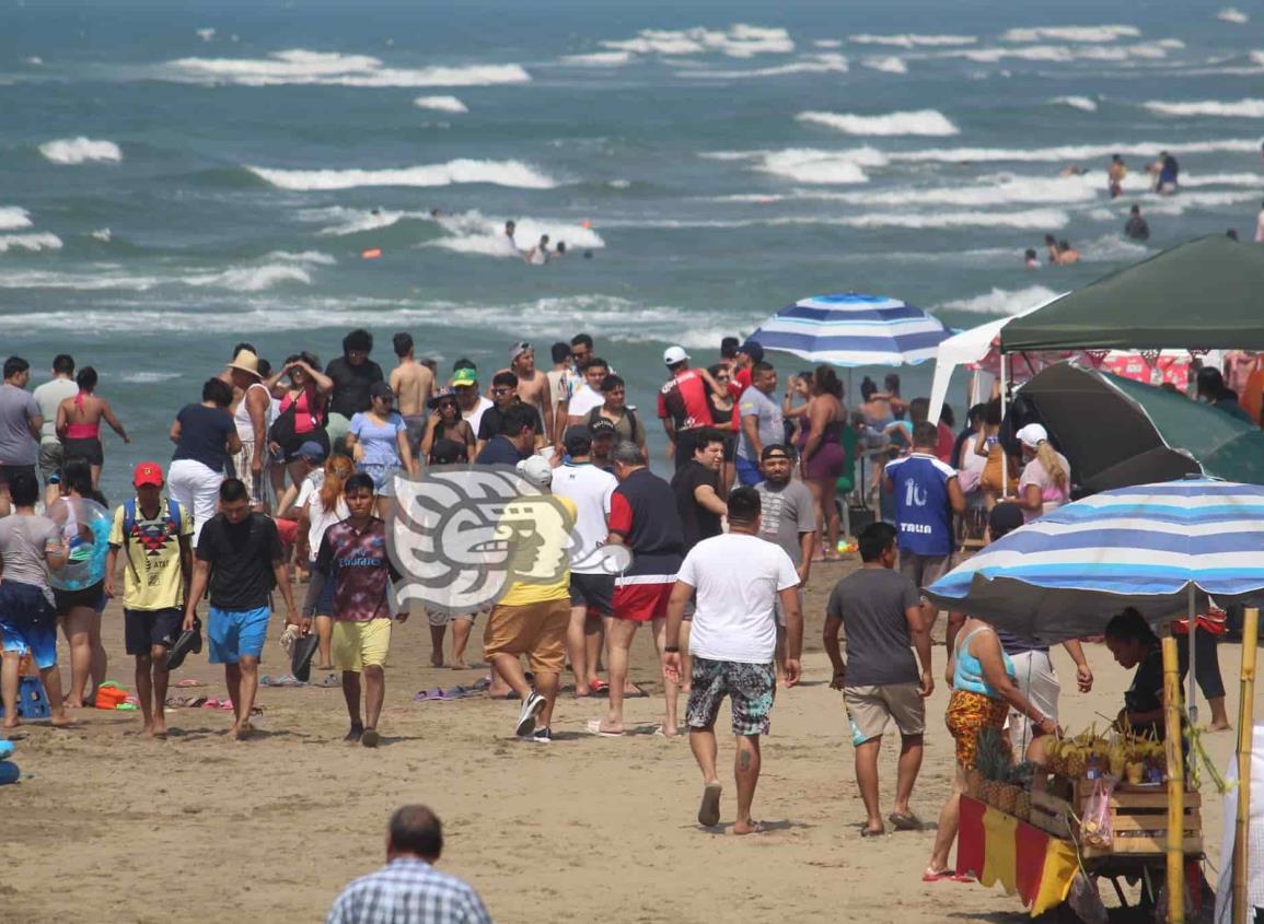 A diario recolectan una tonelada de basura en playas de Agua Dulce