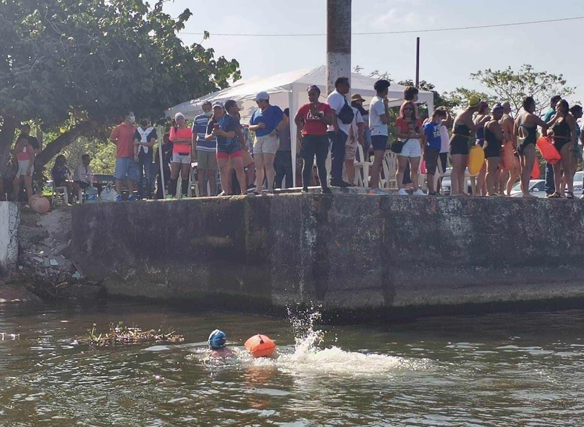 En Nanchital realizan reto de nado en aguas abiertas