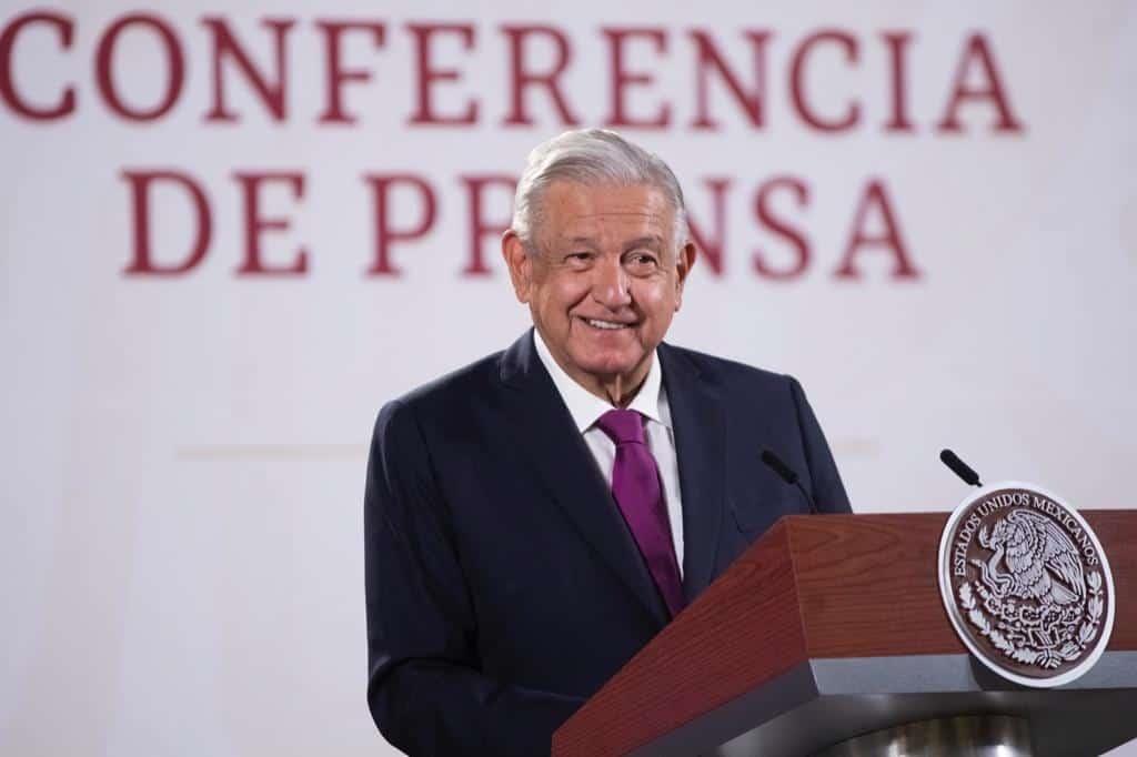 Pide AMLO a aerolíneas ampliar sus operaciones al AIFA