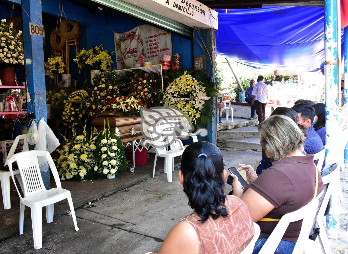 Dueño de florería de Coatzacoalcos, murió junto a su yerno en accidente