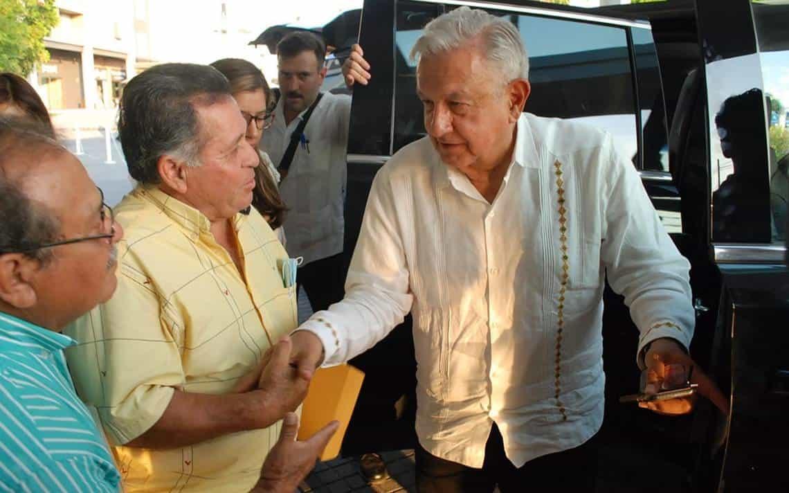 AMLO llega a Villahermosa para conmemorar el Día del Trabajo