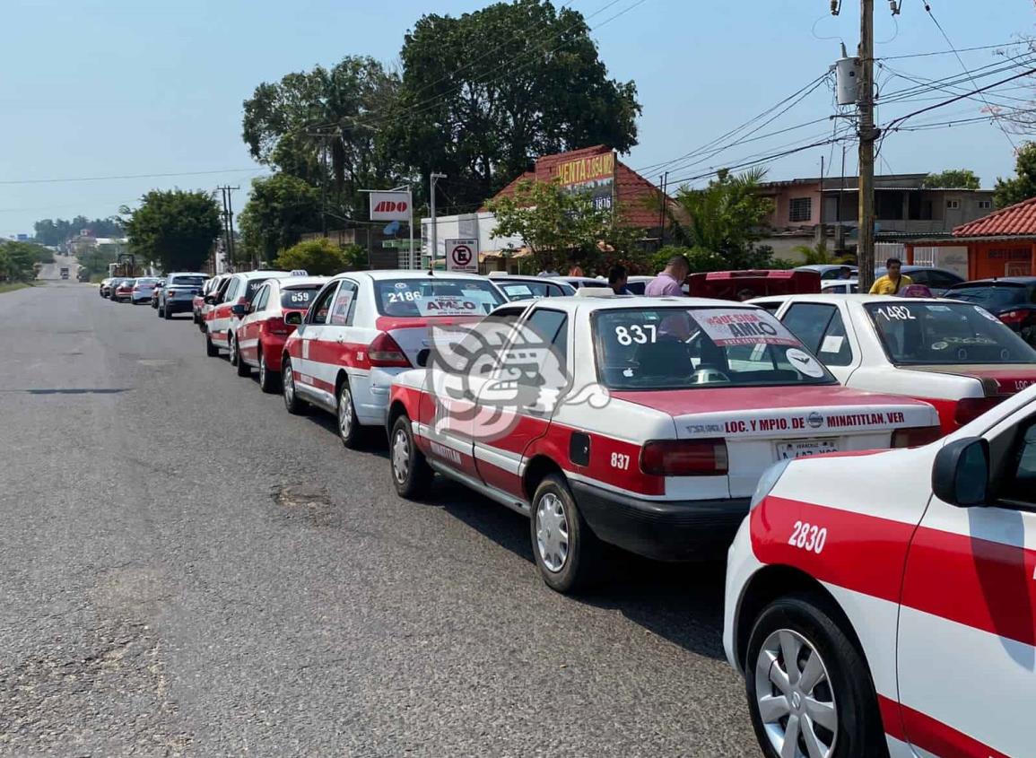 Taxistas protestan en el C-4 y acusan extorsión de policías