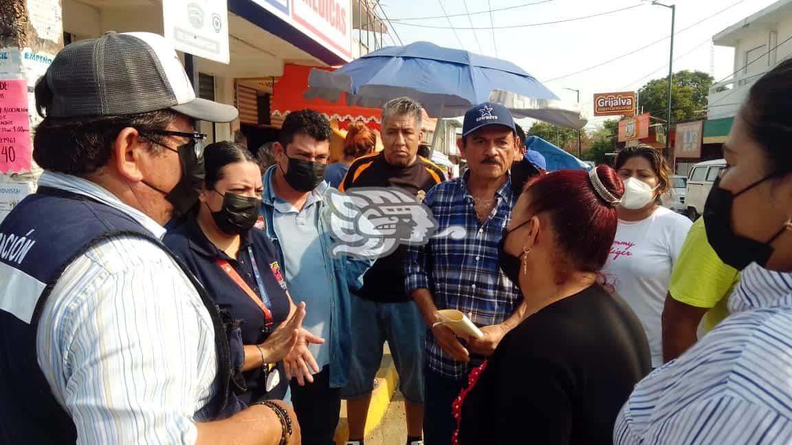 Locatarios y comerciantes acuerdan liberar calles en Cosoleacaque