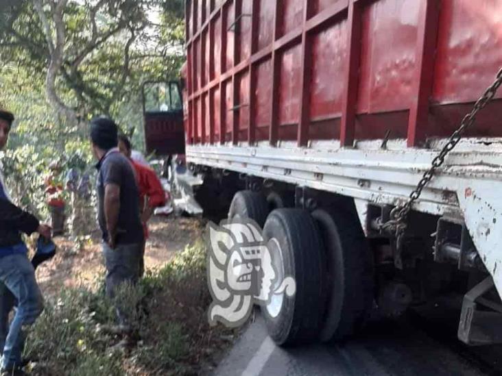 Terrible choque frontal en la Huatusco-Xalapa deja al menos 4 heridos