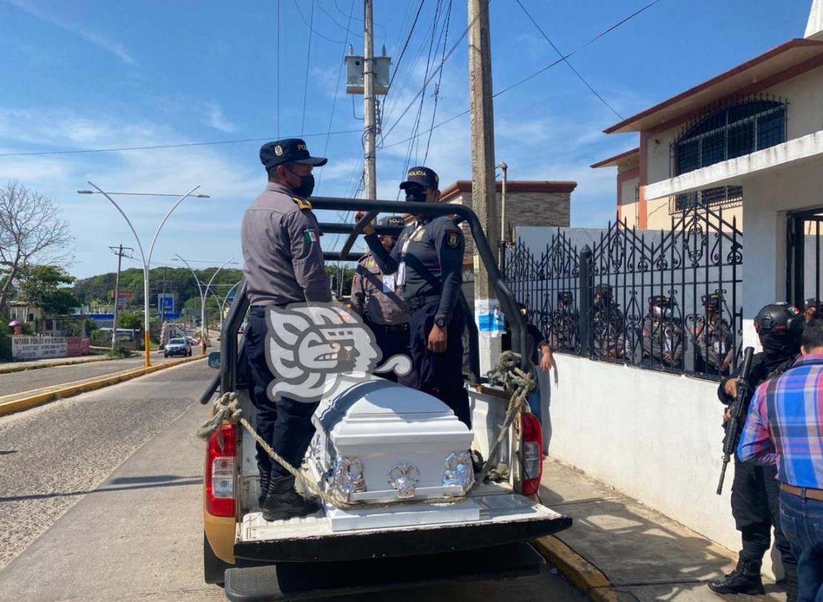 Dan el ultimo adiós a oficial del IPAX en Acayucan