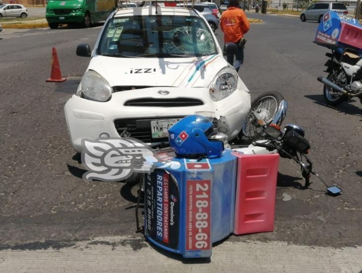 Repartidor de pizza sufre accidente en la avenida Universidad
