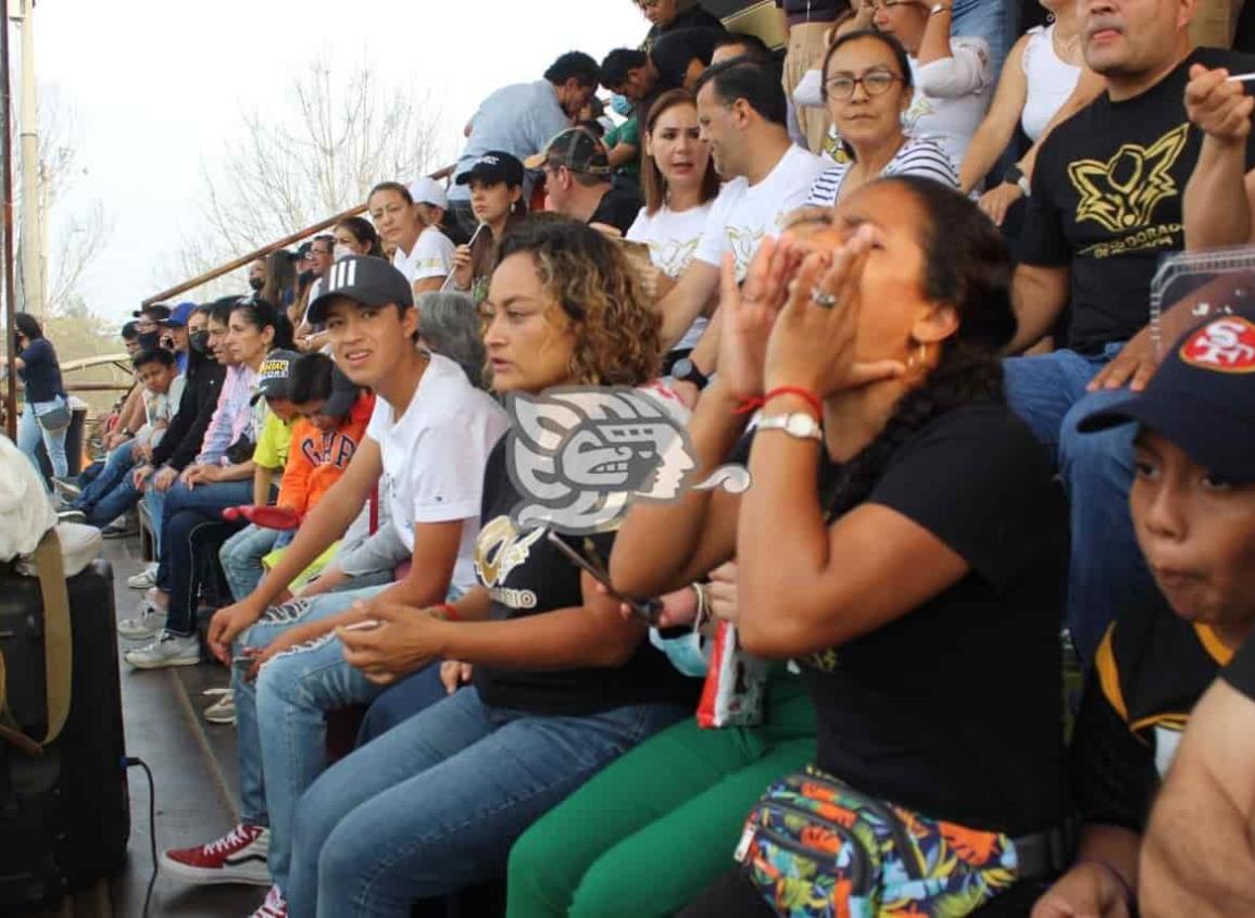 Detrás del equipo... grandes madres