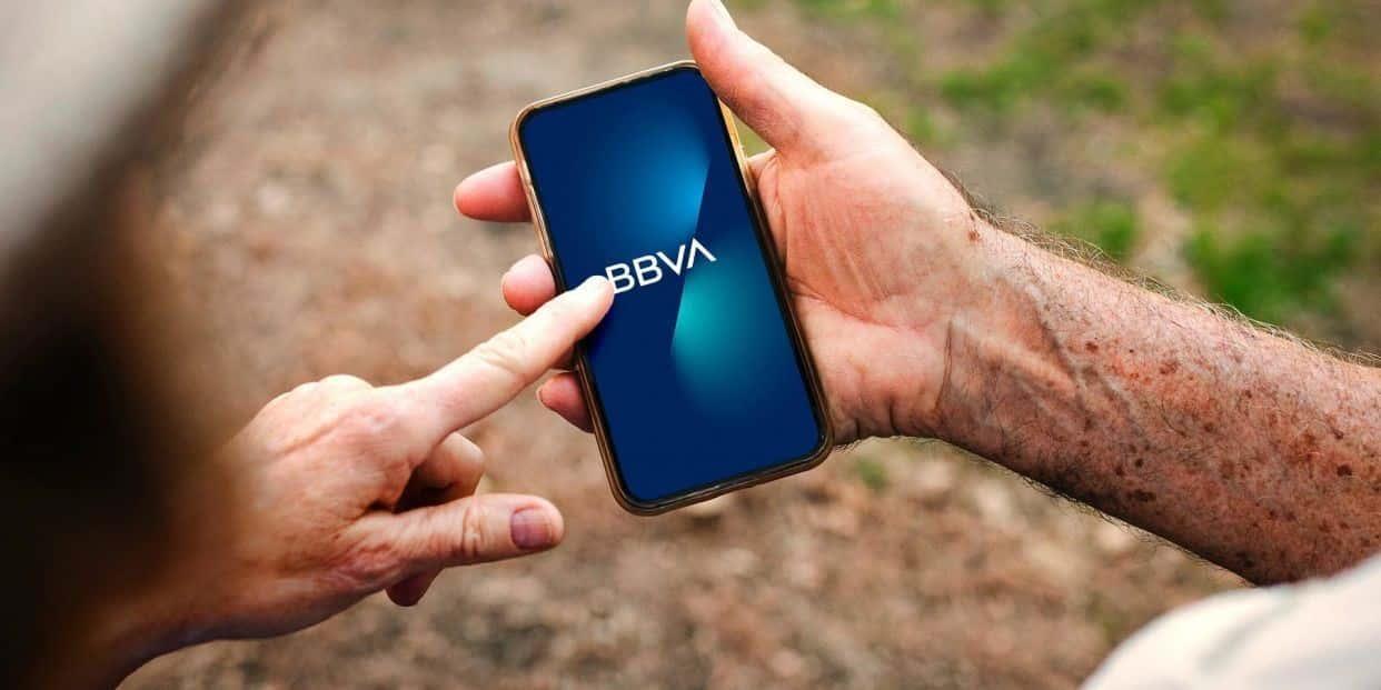 ¿Te llegó dinero extraño en BBVA? Alertan sobre depósito “regalo” del banco